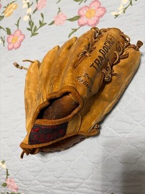Vintage Gary Geiger Autograph Model  42-315 TraPocket Leather Baseball Glove